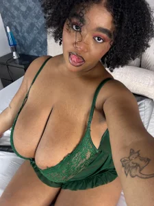 I’m feeling extra naughty tonight… come keep me company. 💋 de NiiaMoore  2 photos