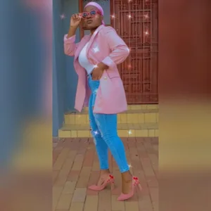 Zee-Thee-Gemini: Public ( 6 фото)