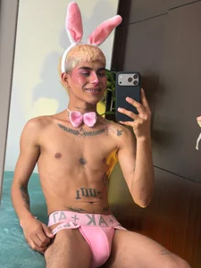 lukasstrong_ I love my new pink look 😻 Poză 4