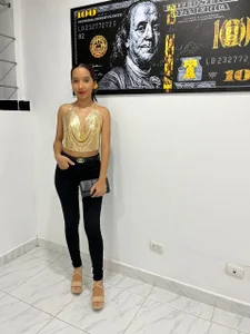 Vanessa de hotlittleones18  7 Imagens