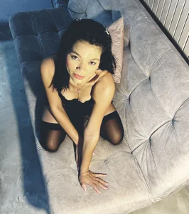 ChloeeSmiith Doll Energy 🖤✨ Pic 2