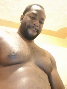 Bighood_T The heat on this body will make you 💦 Foto