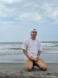 MarkSantozz Beach with your favorite model🔥⛱ Hình