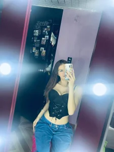 Emmaanddarling Public Pic 4