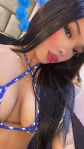 Freedom has never been so sexy.🎇 od ximenawilliamss  4 snímek