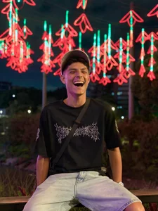 Eliassalvatore_ Just chilling Gambar