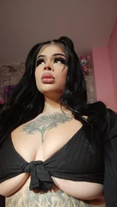 Missy_Aprill Come closer Immagine  6