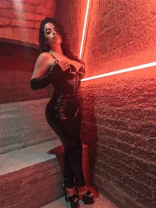 KateSunder Welcome to my red room Pic