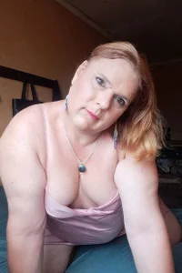 Let's go blonde and pink de JadeTodd43  2 Imagens