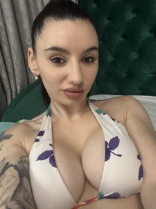 BrianaBrattyPublic Bild 9