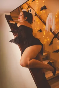 MarilynDavies Queen of the Night Pic 3