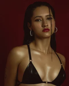 JustVeroo_ Leather Pic 4