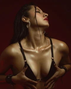 JustVeroo_ Leather Pic 3