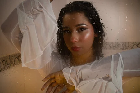 EmmaCrush Being deliciously sexy in the bathroom Bilde 5