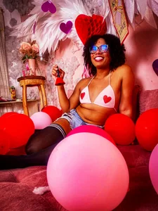 sammyfox97 Affection between red balloons and smiles 😘 Pic