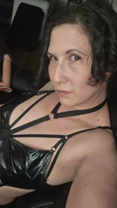 MistressVeritasX Public Immagine  3