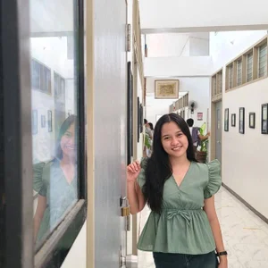 BrandeePhatdouang Public Foto 4