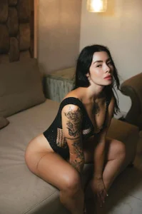 nathassa_grant_ Lady in black Pic 3