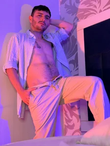 VynnyBlacke_ SHIRT ON. PANTS TIGHT. DESIRE UNDENIABLE🖤 Hình 2