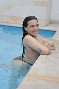 alessia-ferrer1 ✨POOL PARTY Foto 4