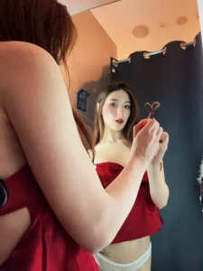 LilluKatten lady in red👅 টি ছবি