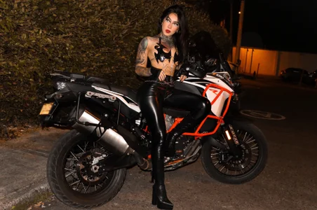 Zdjęcia Alexa_Fetish999 Night rolling:  3