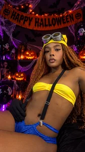 here's a minion 💛🍭 od IvyJoness  4 snímek