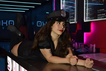 LexaDeRusso I can arrest you... or have you request voluntary arrest 👮🏻‍♀️🔥 Immagine  4