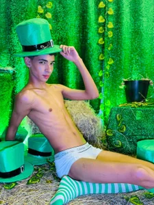 Let’s make this St. Patrick’s Day unforgettable 🍀💚 de ValeriHot_1 Foto 5