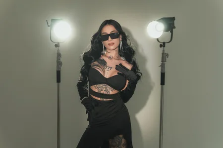 MilaLawrence Focus on me Pic 2