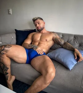 OwenMaximus814 Do you want to rest in me? Foto