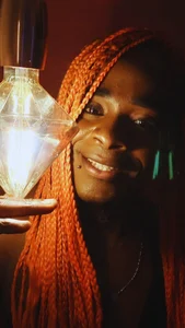 La esperanza es ser capaz de ver que hay una luz a pesar de toda la oscuridad.-Desmond Tutu. de puca_ebony Foto 2