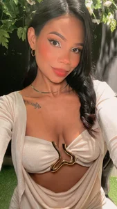 AnaMoretti_ Public 사진