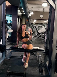 Gym 💪🏻🤍 de Barbie_Drks  3 Imagens