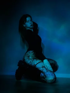 Neon Muse de karalinhks  4 Imagens