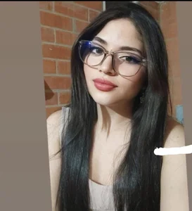 Hanna-Hot- Public টি ছবি