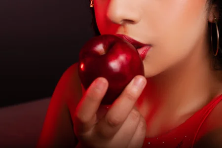 BellaSwwan Apple of Seduction Pic 4