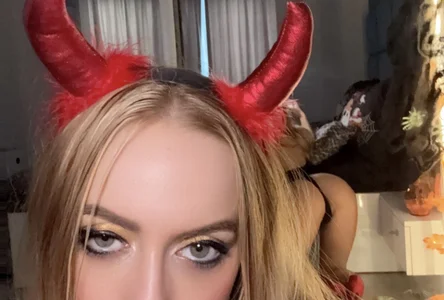 LunaAlya Public  4টি ছবি