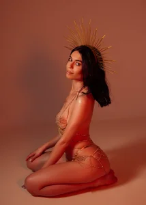 JassyeJoy Goddess In Gold Immagine 