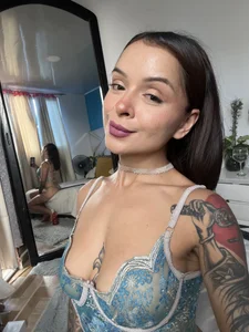 Selena_G69 I capture up to 4 selfies a day in the month of September! Foto 4