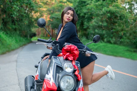 ZiaCalifaのThank you for helping me achieve my dreams 🛵🎀💓👑🌼の 6枚の写真