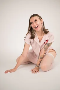 AnybunyのSexy Nurseの 8枚の写真