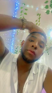 XHARDBLACKCUN22: Public ( 3 фото)