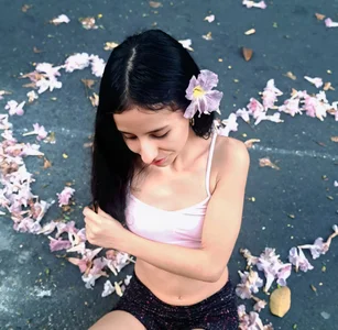 Sarah-Grace SUMMER 🌈🌺 Pic