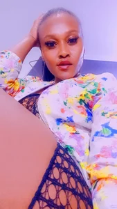 Kinky-Toya Public Pic 7