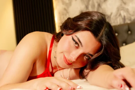 Ema_goddessのI dare you not to imagine me naked 🥵😈の 8枚の写真