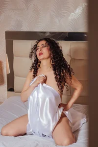 SamanthaAntolin kullanıcısının Wrapped in sheets for you 🤫 albümü -  8 fotoğraf