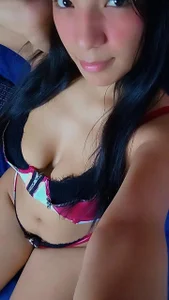 LuciaMoretti_ Public  5টি ছবি