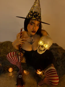 Maddison____moonの🍑❤️🎃の 4枚の写真