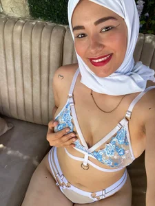 ShanaJamil I'm thinking things I shouldn't... shall I tell you? 💦 Billede 3